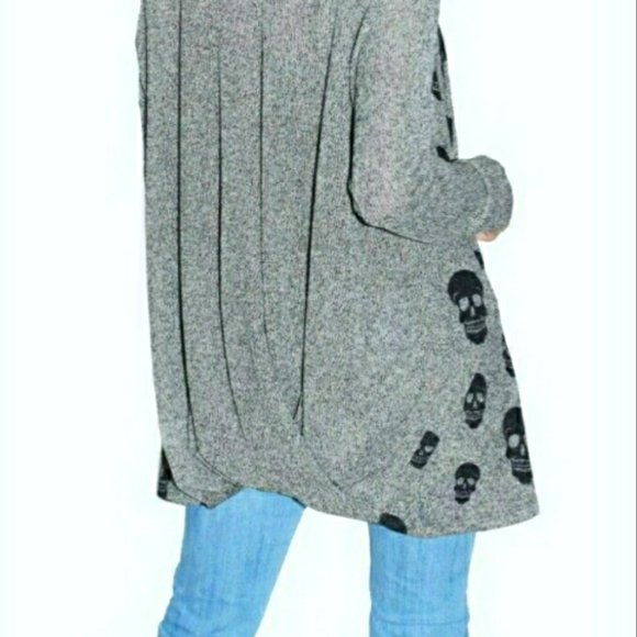 💀1 MD LEFT. SKULL GREY CARDIGAN💀 - Picture 3 of 4
